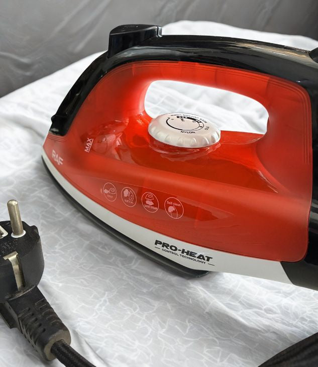 PRO-HEAT RAF Fer à repasser à vapeur pour vêtements avec molette de thermostat, Rouge