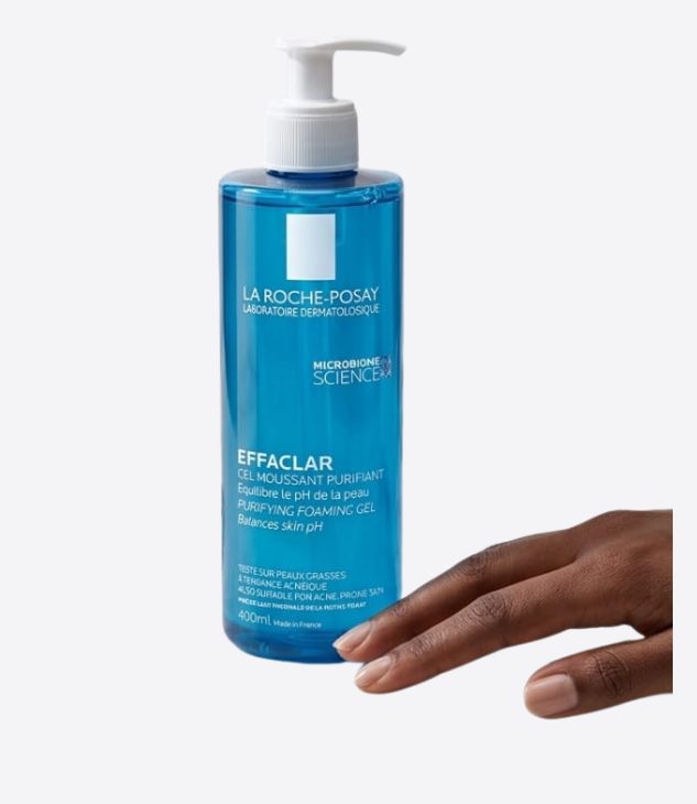 La Roche-Posay Gel lavant corps Lipikar nettoyant et hydratant avec sa recharge, enrichi en beurre de karité et niacinamide pour les peaux sèches et sensibles. Sans savon, sans parabènes et recommandé par les dermatologues