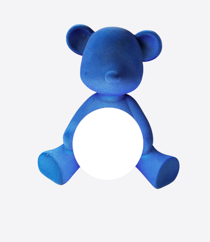 Veilleuse nounours lumineuse au design adorable et doux. Elle diffuse une lumière chaleureuse et apaisante, idéale pour la chambre d’un enfant, comme lampe de chevet ou veilleuse de nuit.