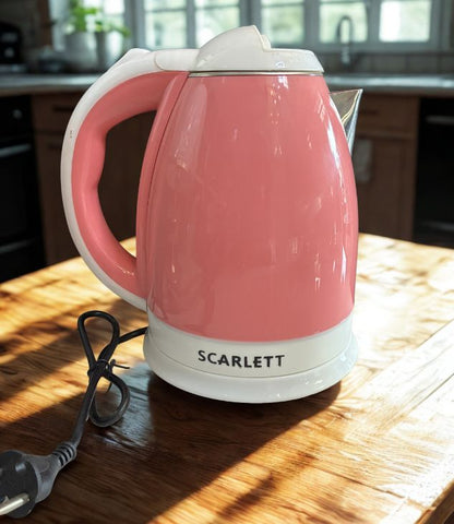 SCARLETT bouilloire electrique avec revêtement en plastique