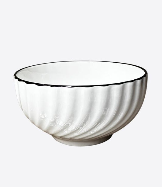 Petit bol blanc en céramique avec bordure en noir