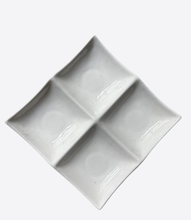 plat en ceramique blanche