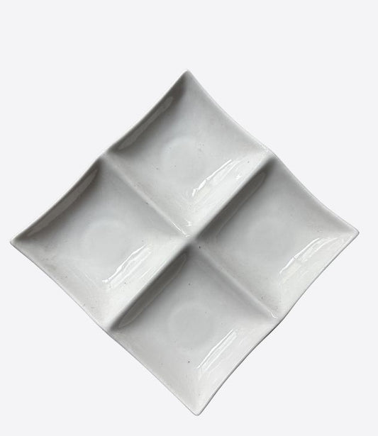 plat en ceramique blanche