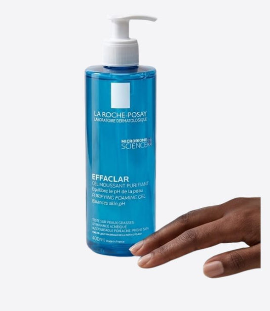 La Roche-Posay Gel lavant corps Lipikar nettoyant et hydratant avec sa recharge, enrichi en beurre de karité et niacinamide pour les peaux sèches et sensibles. Sans savon, sans parabènes et recommandé par les dermatologues