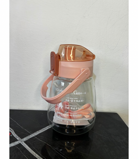 Gourde à eau pour enfant. Très pratique et solide